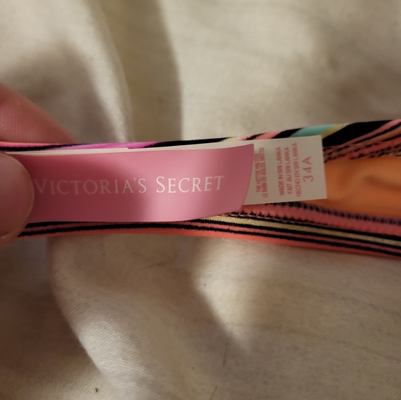 Victoria's Secret bathing suit - size small/34A - Picture 6 of 6